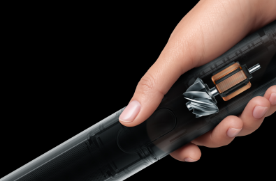 Оснащен двигателем Dyson Hyperdymium™ 