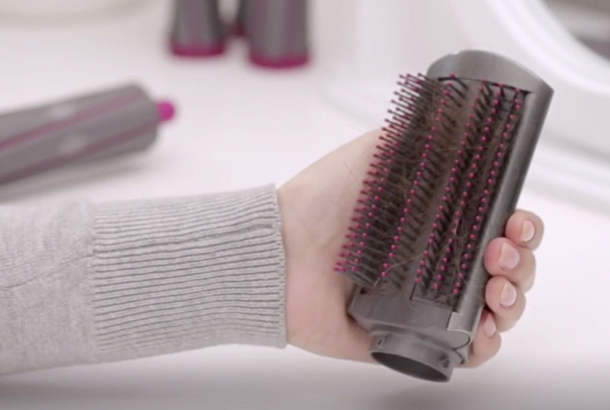  Регулярная чистка насадок вашего стайлера Dyson Airwrap™ ID