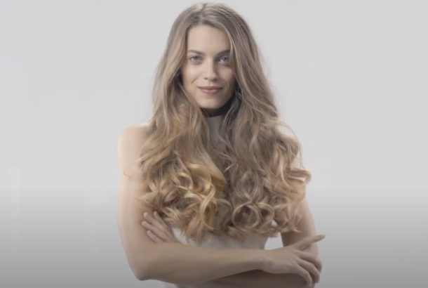 Dyson Corrale™ шаш түзеткішінің көмегімен көлемді, серпінді және серпінді бұйралар жасауға арналған кеңестеріміз.